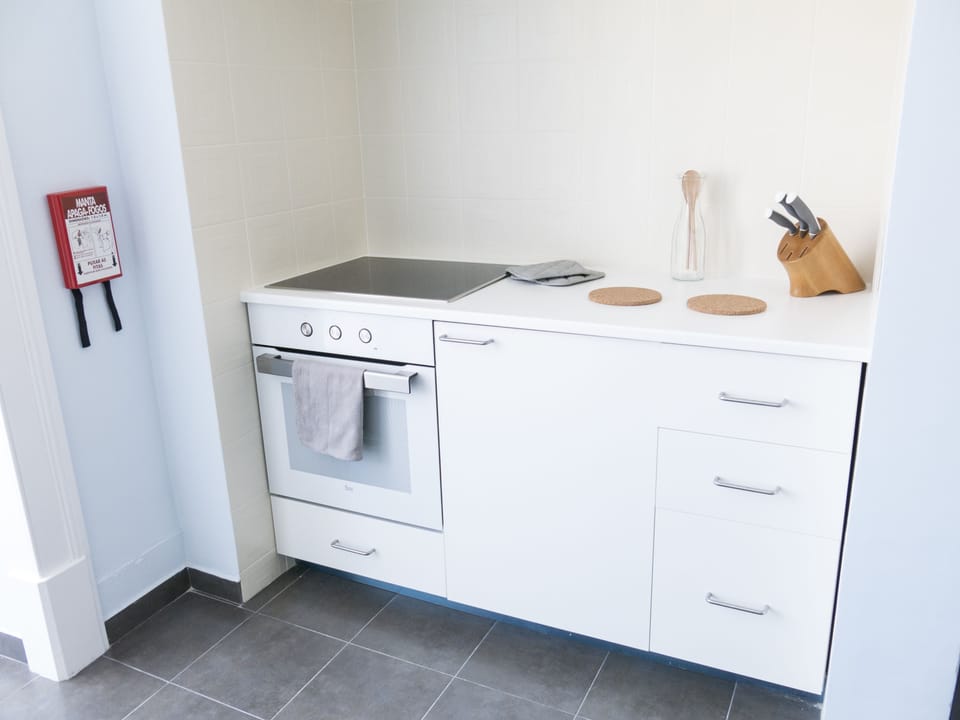 Shared fridge, microwave, dishwasher, cookware/dishes/utensils