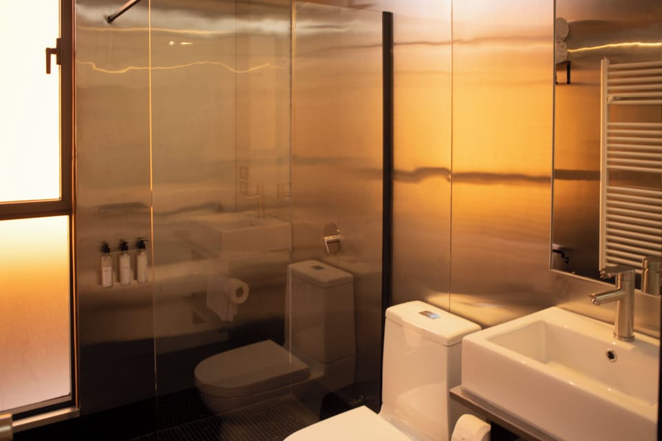 Superior Double or Twin Room, Patio, Garden View | Bathroom | Hair dryer, towels, soap, shampoo