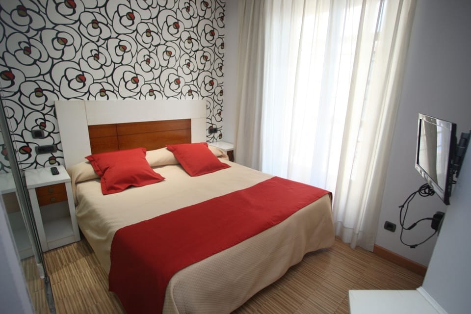 Double Room, 1 Double or 2 Twin Beds, Balcony, City View | Desk, blackout drapes, free WiFi, bed sheets