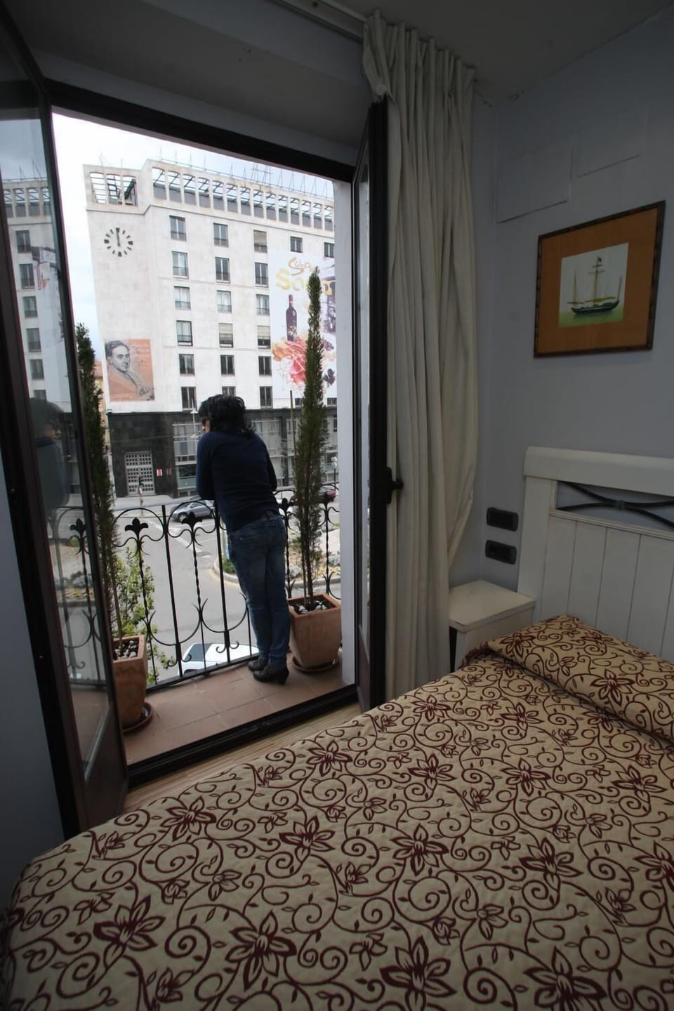 Desk, blackout drapes, free WiFi, bed sheets