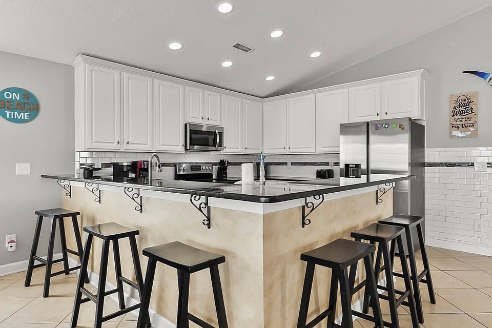 Large, fully-equipped kitchen to serve all your cooking and entertainment needs!