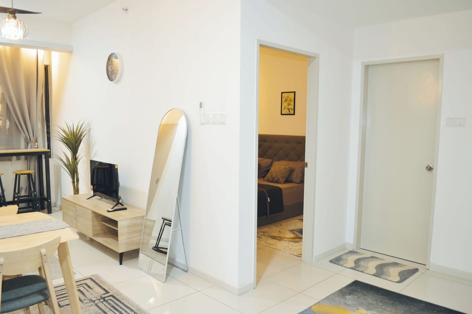 Comfort Apartment, 1 Queen Bed | Living area | Flat-screen TV