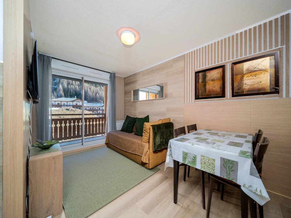 Apartment | Dining