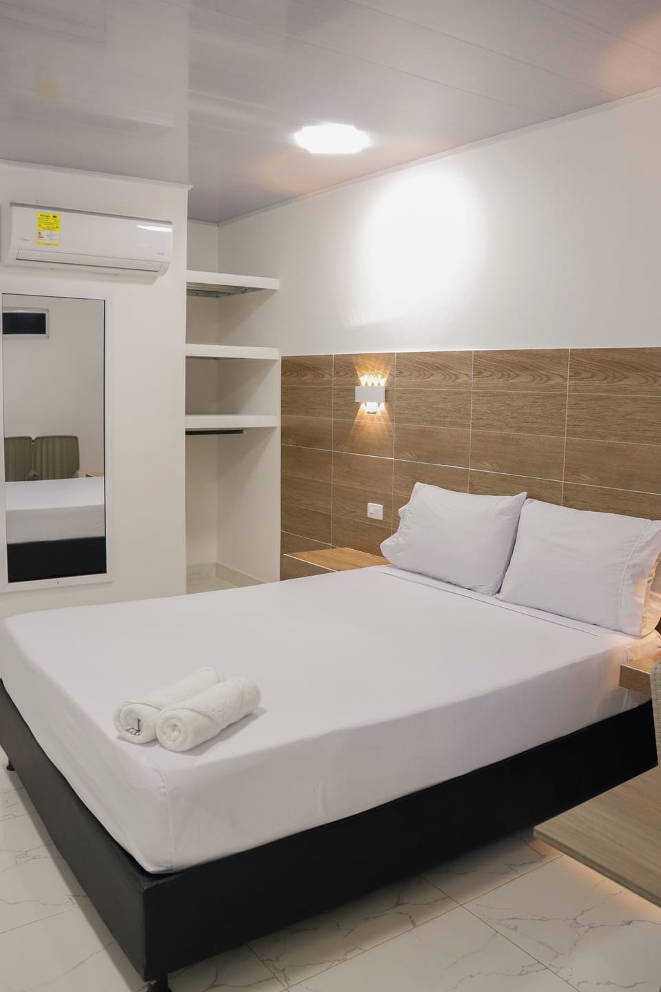 Double Room | Laptop workspace, WiFi (free)