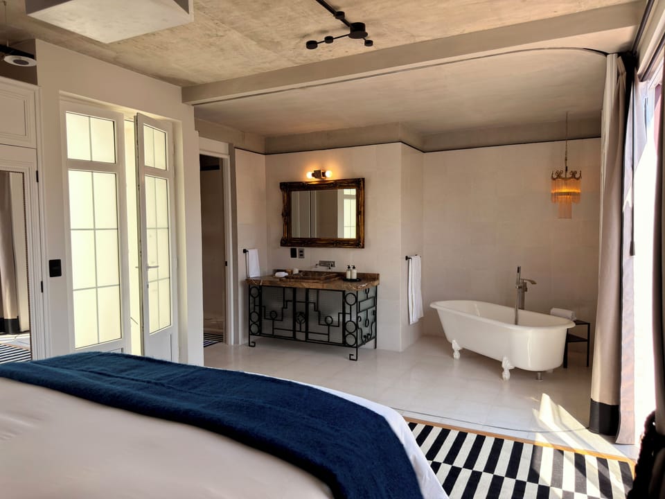 Design Studio Suite, 1 King Bed, City View | Bathroom | Free toiletries, hair dryer, bathrobes, towels