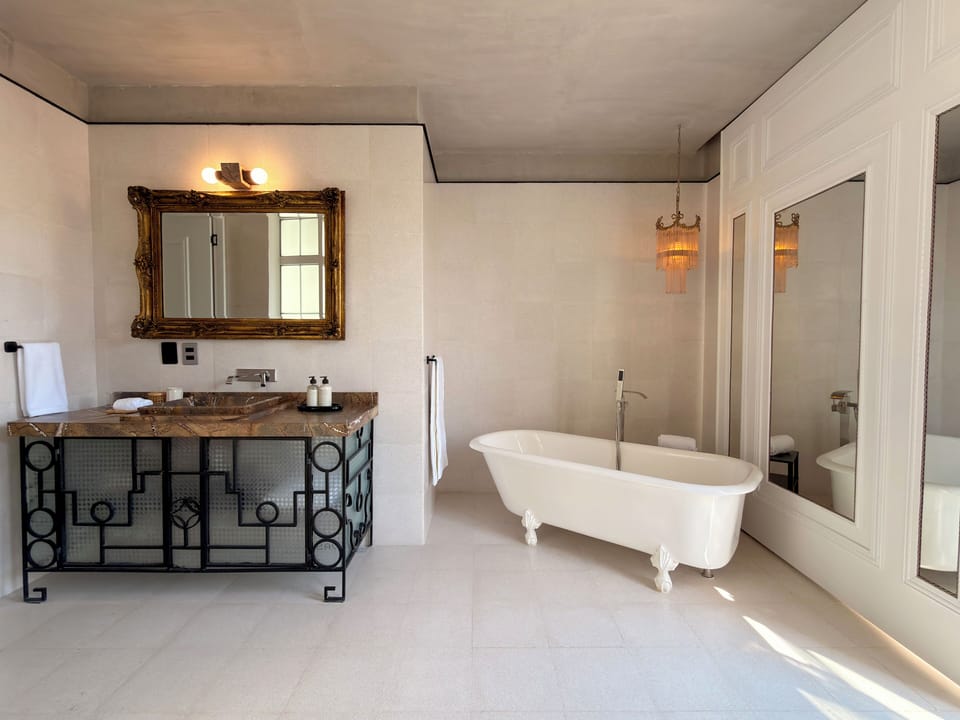 Design Studio Suite, 1 King Bed, City View | Bathroom | Free toiletries, hair dryer, bathrobes, towels