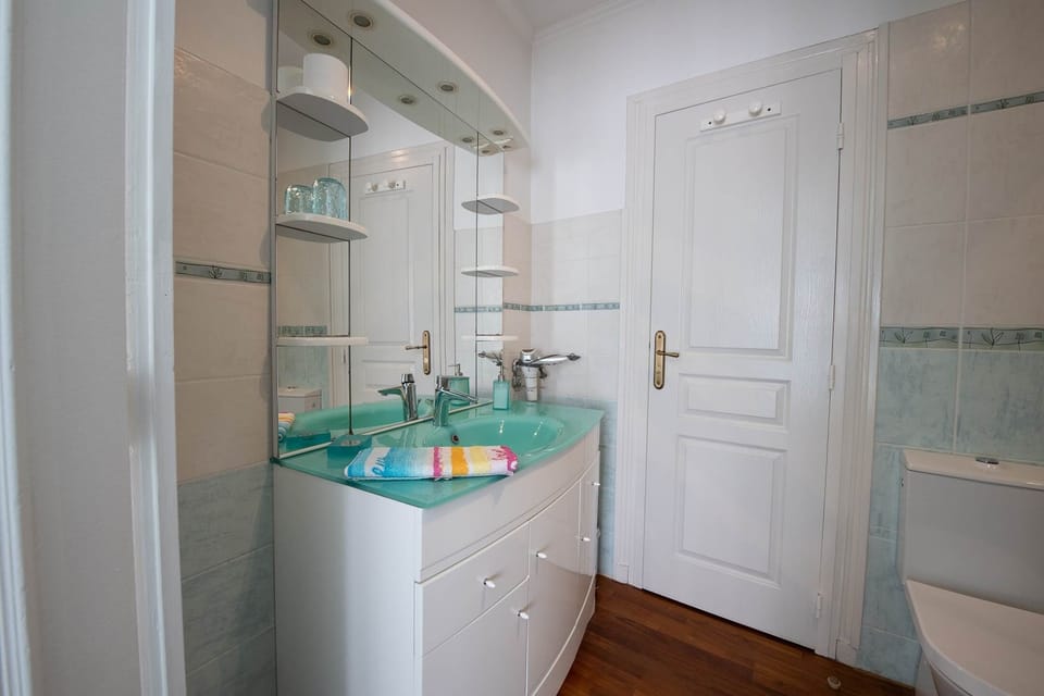 Chambre Aspe - Salle d'eau moderne et confortable
