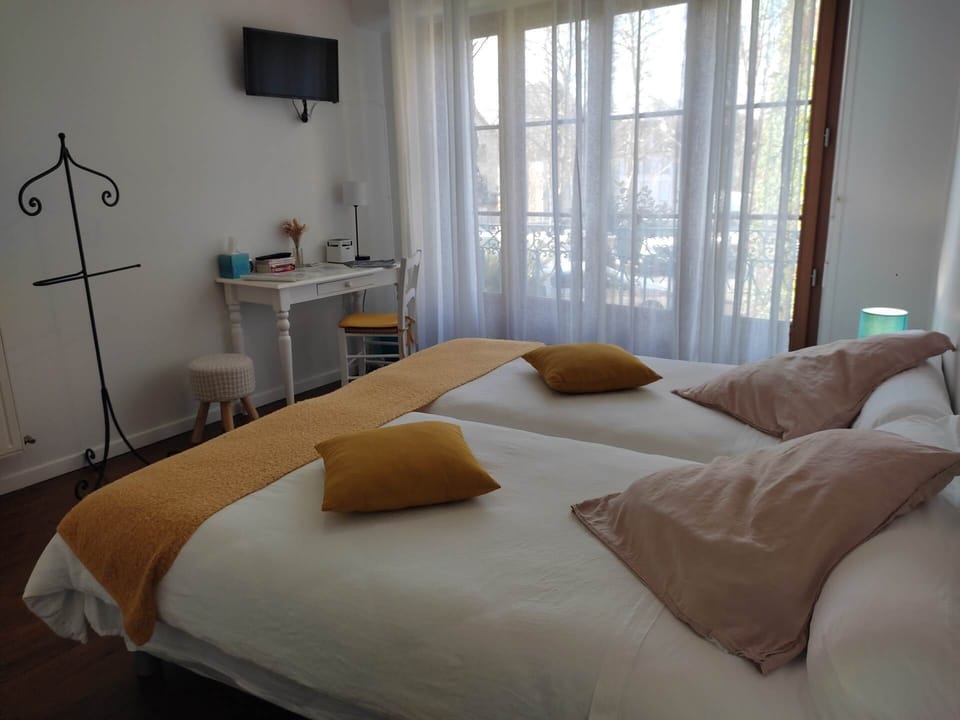 Chambre Aspe gaie et épurée