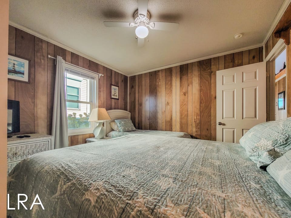 2209 S Shore Dr (Shore Hangout [Int Ext]) - watermarked-15