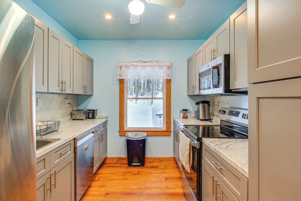 Kitchen | Cooking Basics | Stove/Oven | 1st Floor