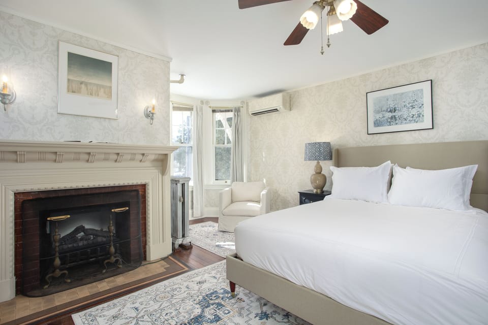 Double Room | Individually decorated, iron/ironing board, free WiFi, bed sheets
