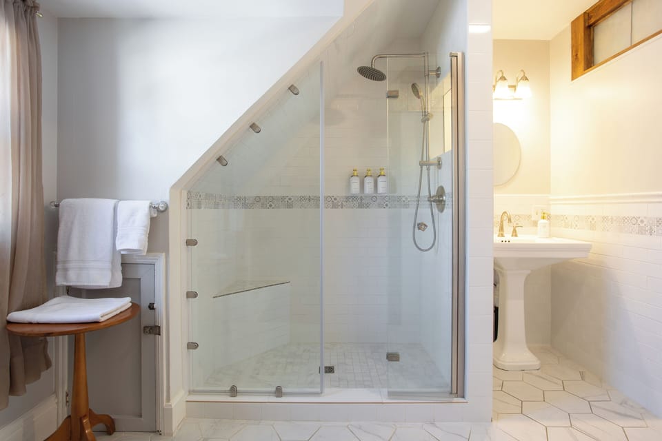 Double Room | Bathroom | Free toiletries, hair dryer, towels, soap