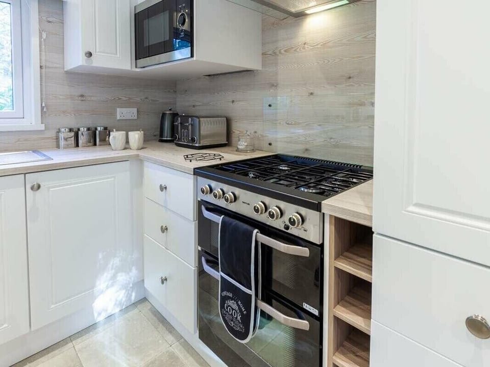 Dishwasher, cookware/dishes/utensils