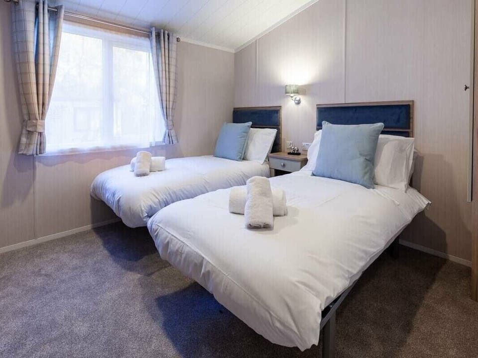 2 bedrooms, individually decorated, individually furnished