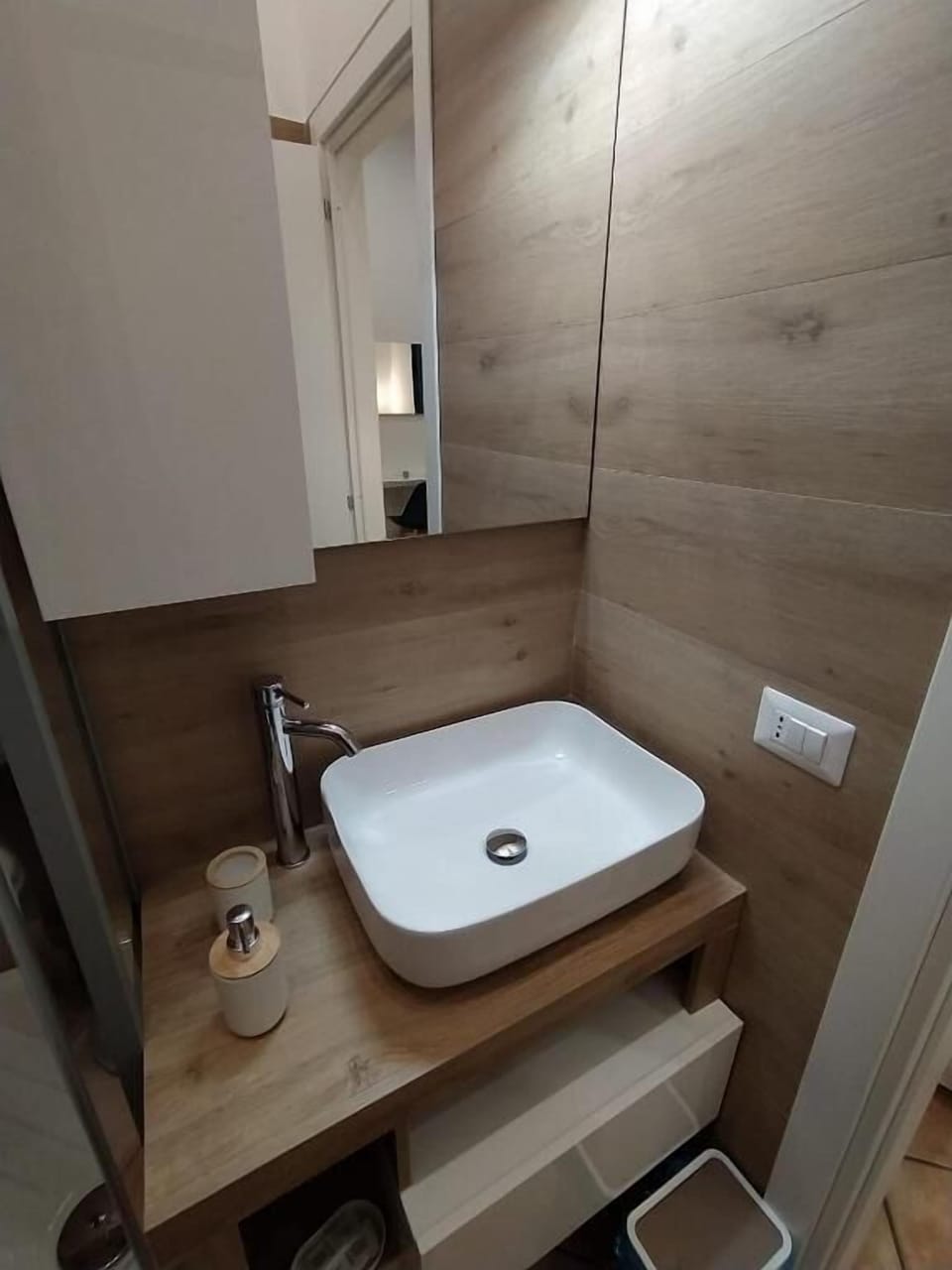 Deluxe Double Room, Balcony, City View | Bathroom | Free toiletries, hair dryer, bathrobes, towels