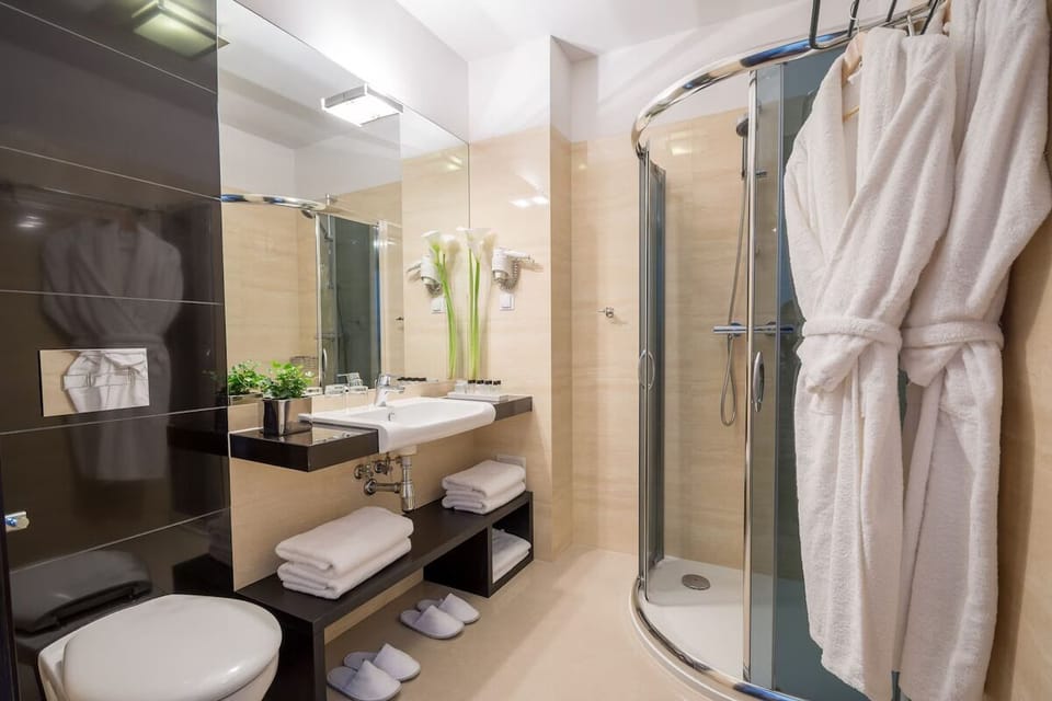 Enjoy hotel-style comfort with robes, towels, and sparkling finishes.