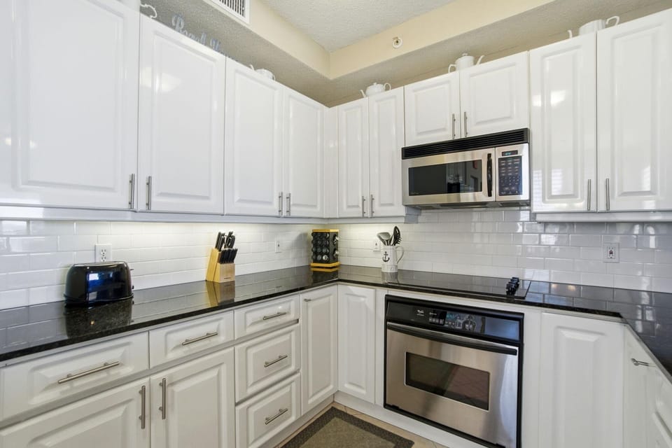 Condo, Multiple Beds (Beach Colony East 8D) | Private kitchen | Oven, toaster