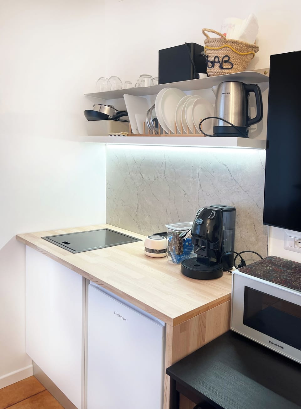 Exclusive Double Room, Non Smoking, Private Bathroom | Private kitchen | Espresso maker, coffee/tea maker, fridge, microwave