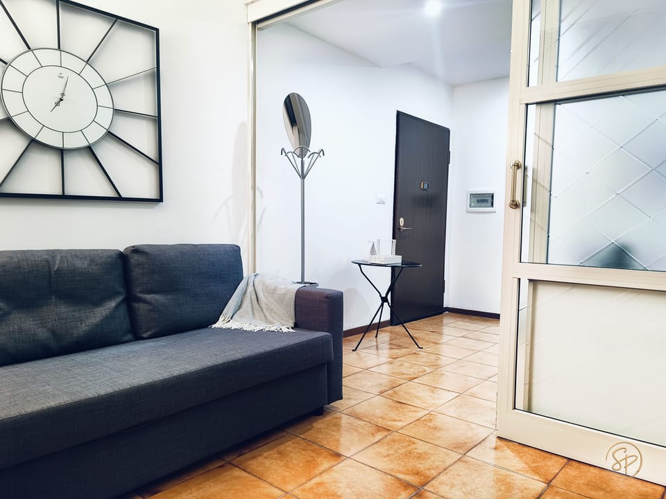 Deluxe Double Room | Laptop workspace, blackout drapes, soundproofing, iron/ironing board