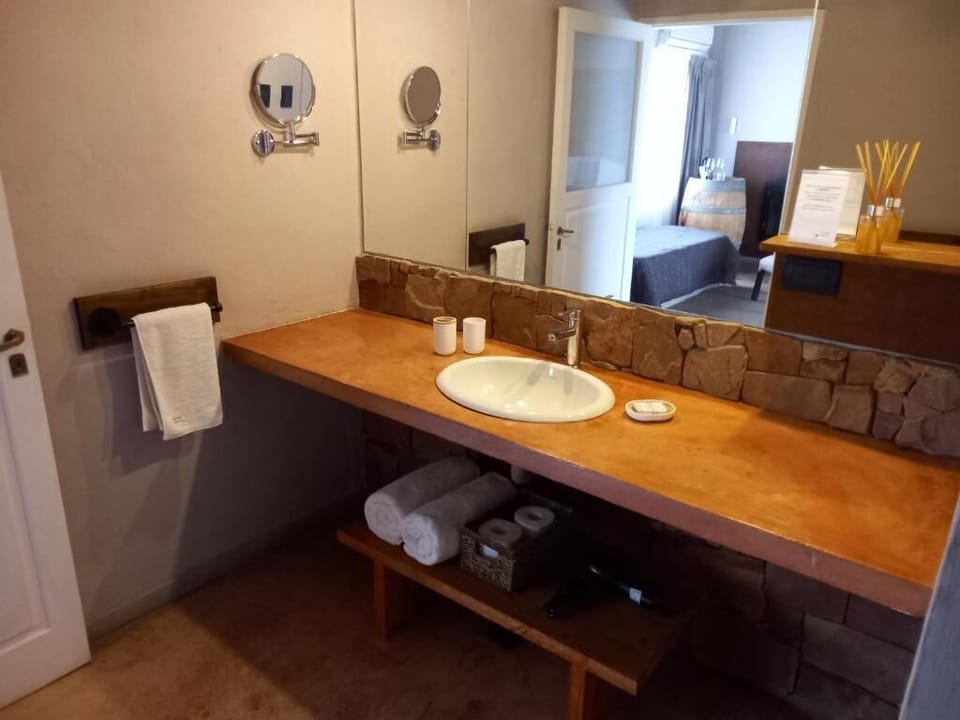 Standard Double Room, Vineyard View | Bathroom