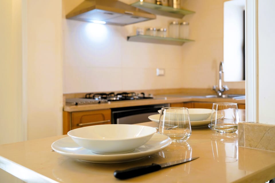 Comfort House, City View | Private kitchen | Full-size fridge, microwave, oven, stovetop