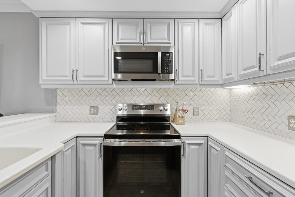 Condo, Multiple Beds (Marker 33 #2D3) | Private kitchen