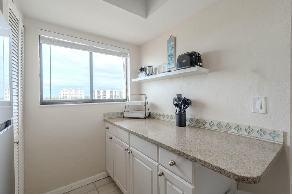 Condo, Multiple Beds (Carlos Pointe #624) | Interior