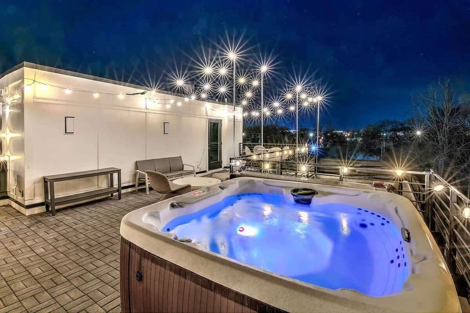 Outdoor spa tub
