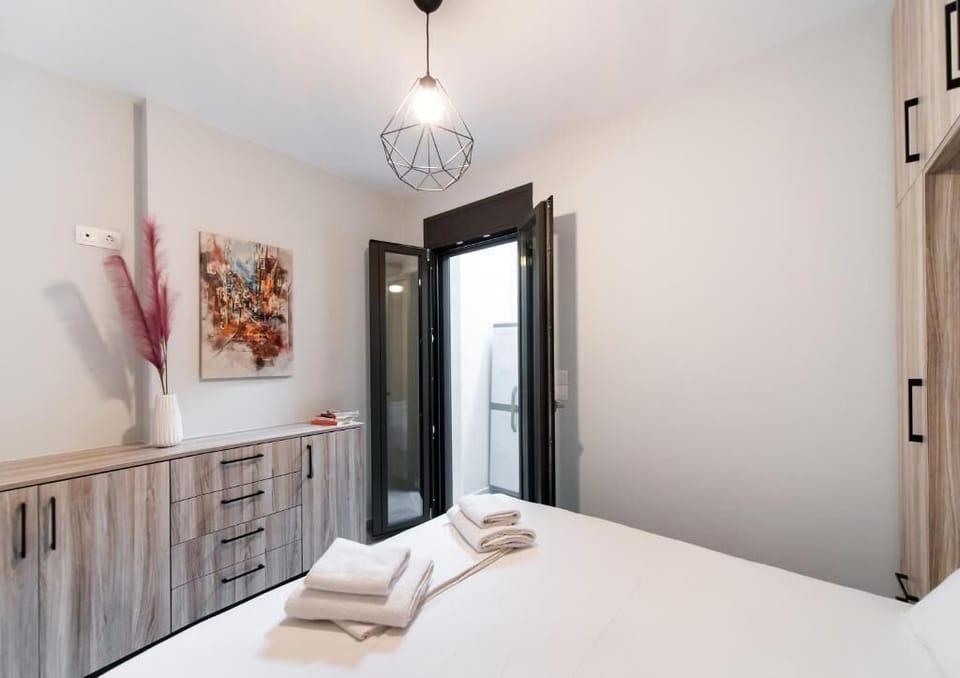 Deluxe Apartment, Sea View | Soundproofing, iron/ironing board, free WiFi