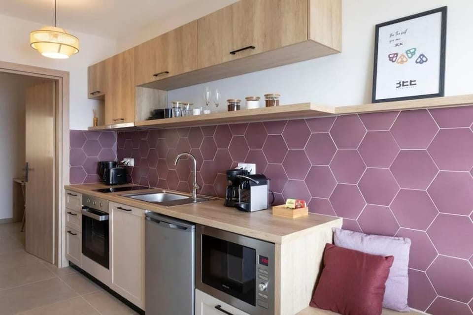 Deluxe Apartment, Balcony, Sea View | Private kitchen
