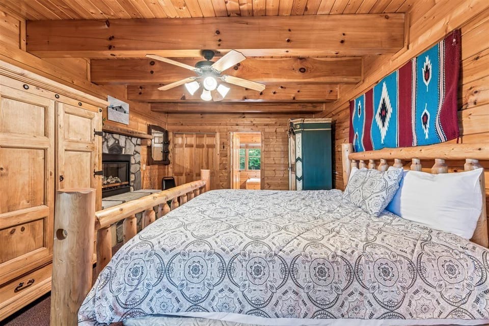 041-Primary Bedroom