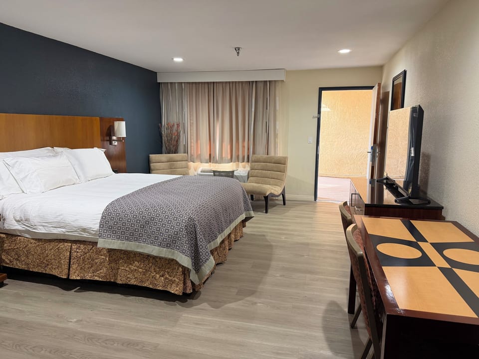 Single Room | Iron/ironing board, free WiFi