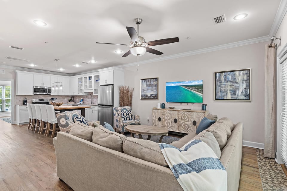 House, Multiple Beds (Driftwood Townhomes #3- Liv Salty) | Living area