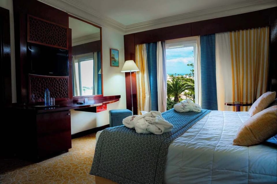 Deluxe Double Room, Balcony | Frette Italian sheets, premium bedding, down comforters