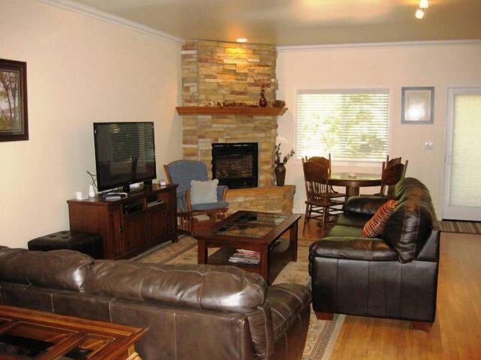 Living Area 1