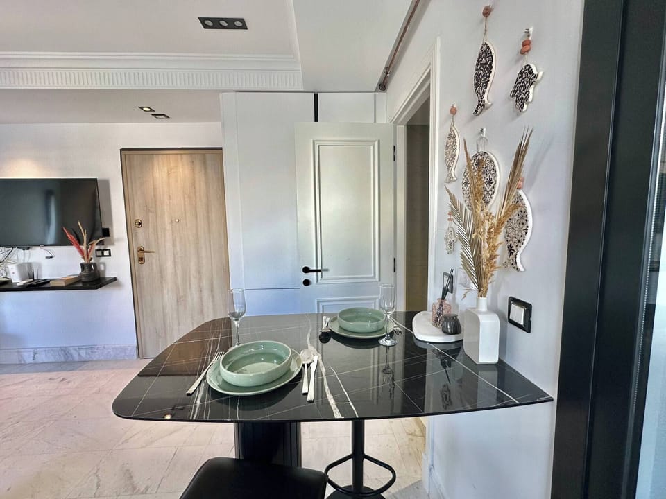 Apartment, 1 Bedroom, Smoking | Dining room