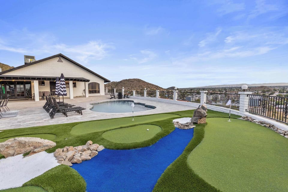 A custom-designed putting course by one of Phoenix’s top turf specialists—complete with water, sand traps, and mountain rock integrated directly into the design. Play here isn’t an afterthought.