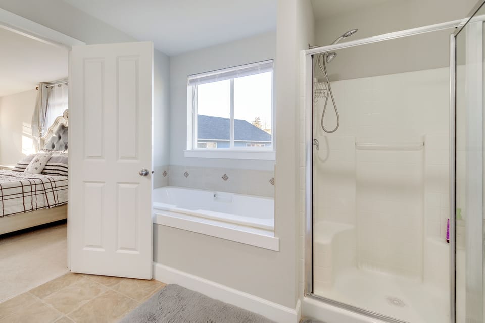 En-Suite Bathroom | Linens & Towels | 2nd Floor