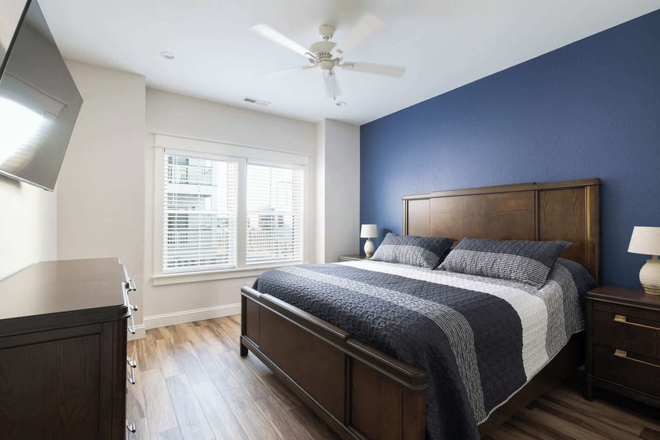 King Bedroom w/ Full Ensuite