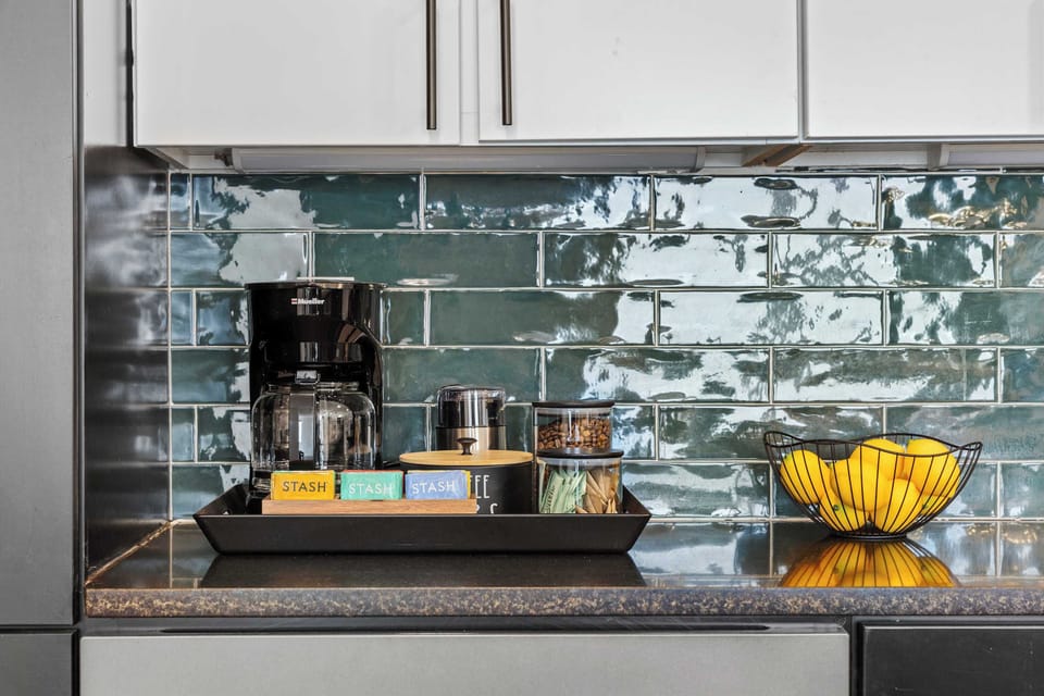 Fully Stocked Gourmet Kitchen with Island Seating and Dining Table