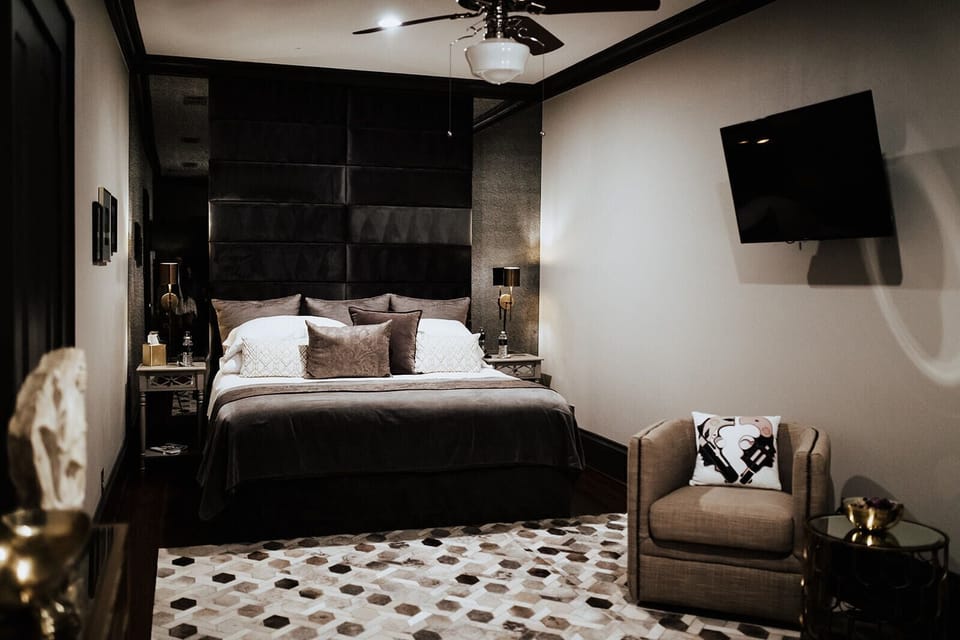 Superior Room, 1 King Bed, Private Bathroom | WiFi (free)