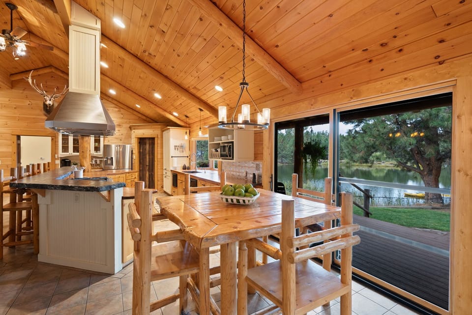 Breakfast table with 4 seats in the kitchen