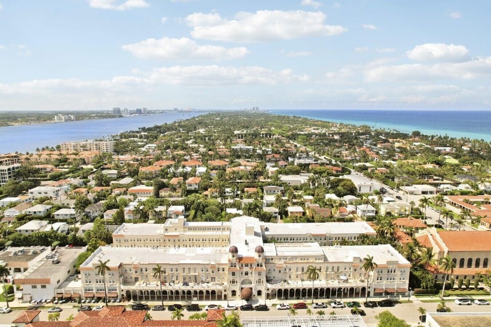 17 - Palm Beach Hotel