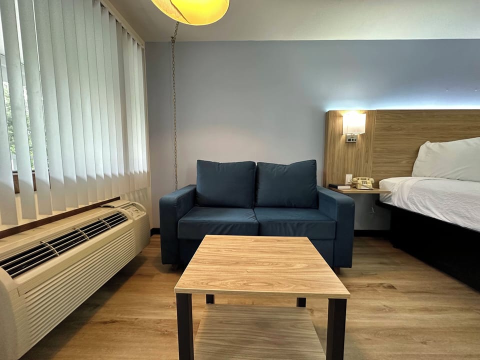 King Room | Egyptian cotton sheets, premium bedding, memory foam beds