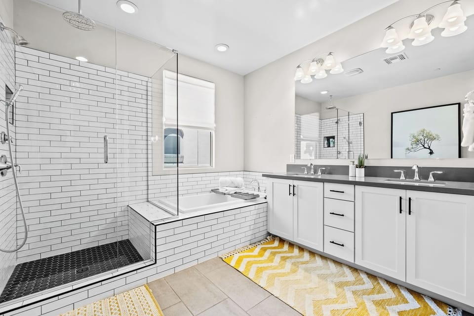 Master's full bathroom
