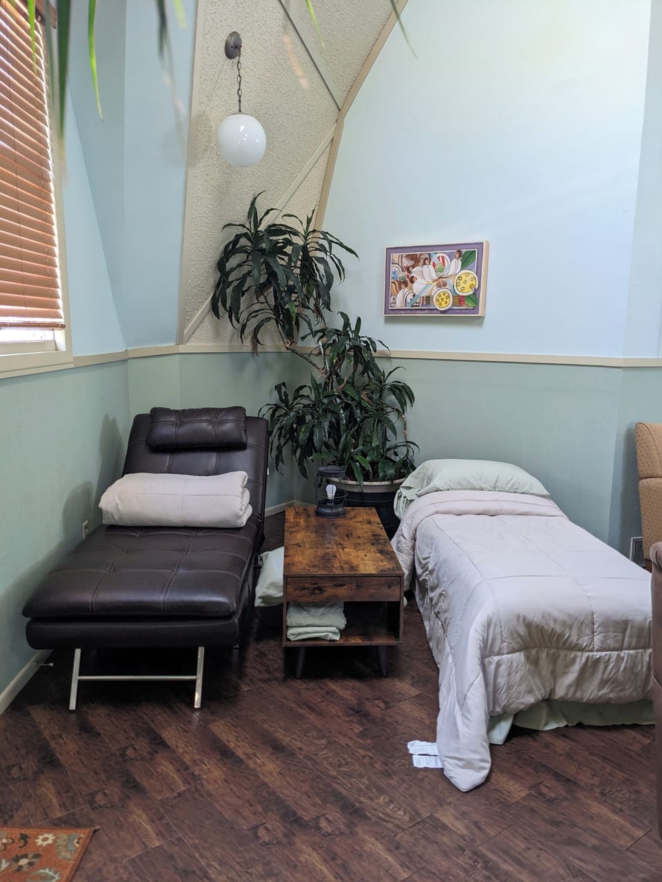 Cots sitting/sleeping. Each has bed pillow, fitted sheet, flat sheet, comforter