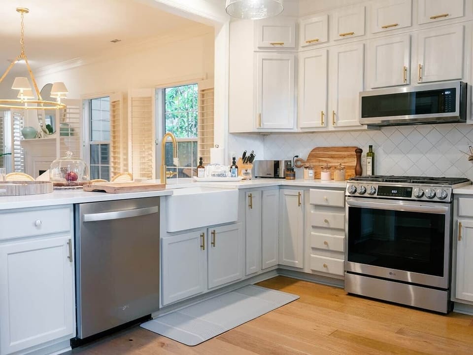 Fully stocked kitchen for your per use