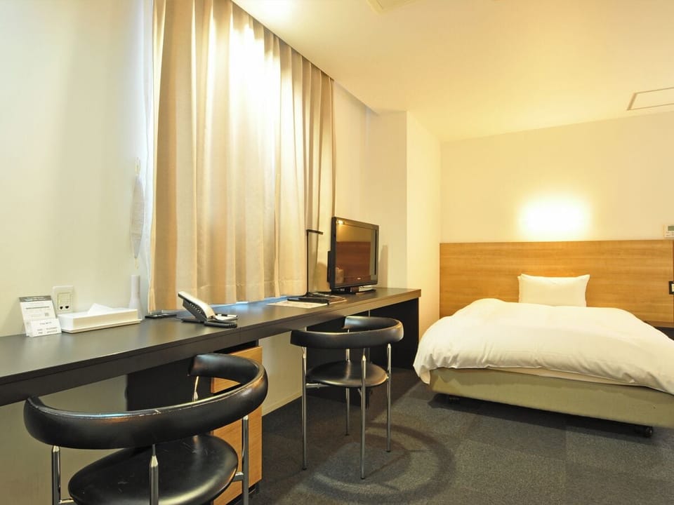 Comfort Twin Room, Non Smoking, Private Bathroom | Desk, iron/ironing board (on request), WiFi (free)