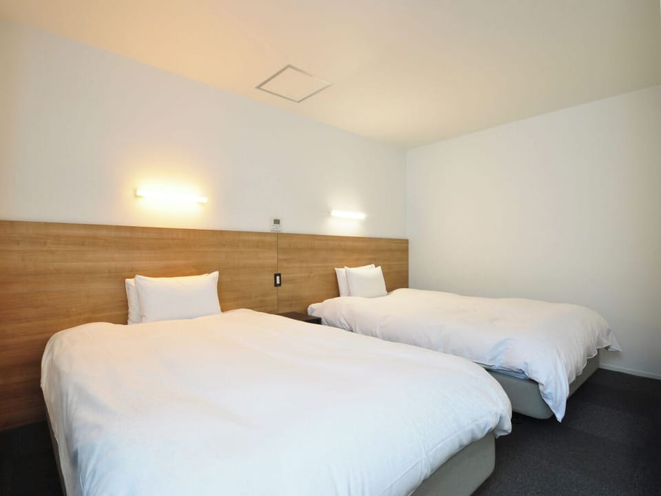 Comfort Twin Room, Non Smoking, Private Bathroom | Desk, iron/ironing board (on request), WiFi (free)