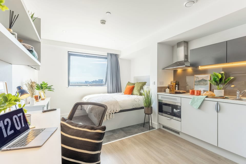 Classic Studio, Non Smoking | Private kitchen | Mini-fridge, oven, stovetop
